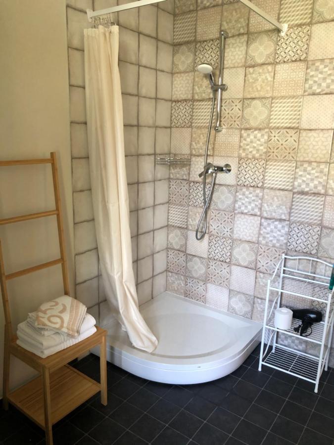 Sisters Beach Apartments 利耶帕亚 外观 照片