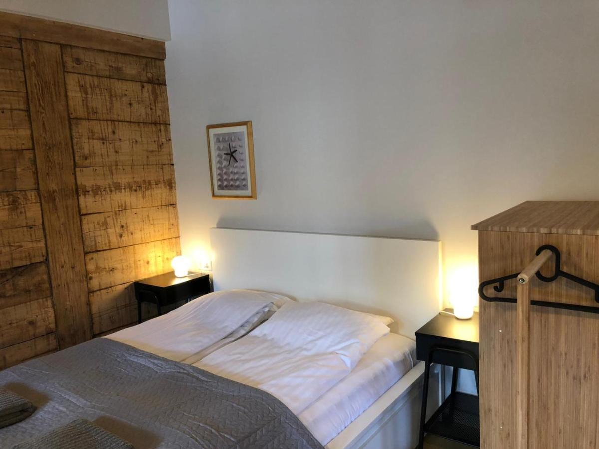 Sisters Beach Apartments 利耶帕亚 外观 照片